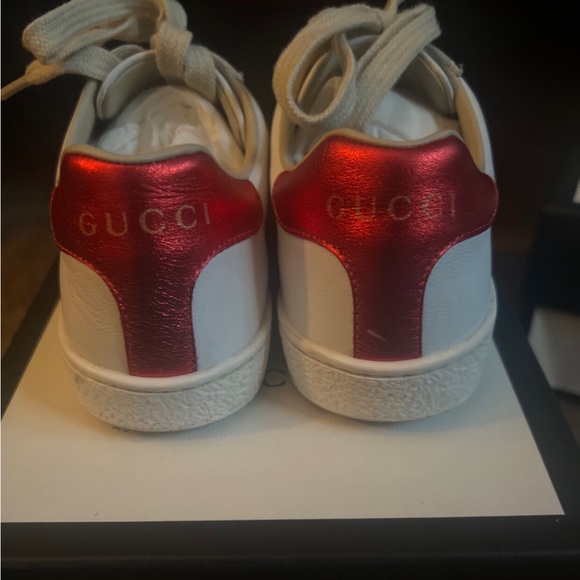 Unisex Kids Gucci white sneakers size 30 US size 12.